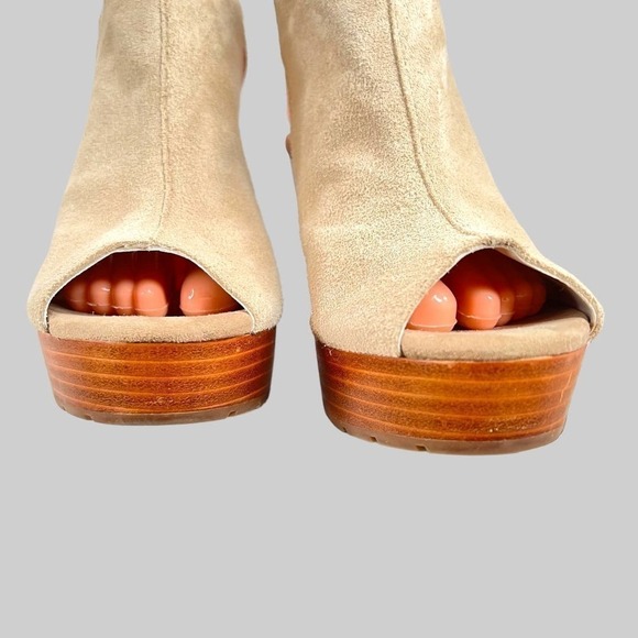 Kenneth Cole NY Suede Open Toe Sandals with Wedge Heels in Cream Women's 8.5 - Picture 2 of 12